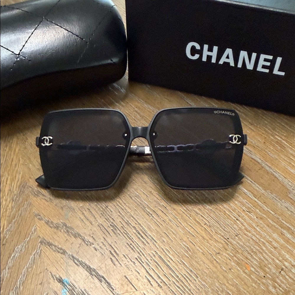 CHANEL Black Square Oversized Sunglasses with Silver CC Logos - Picture 2 of 8